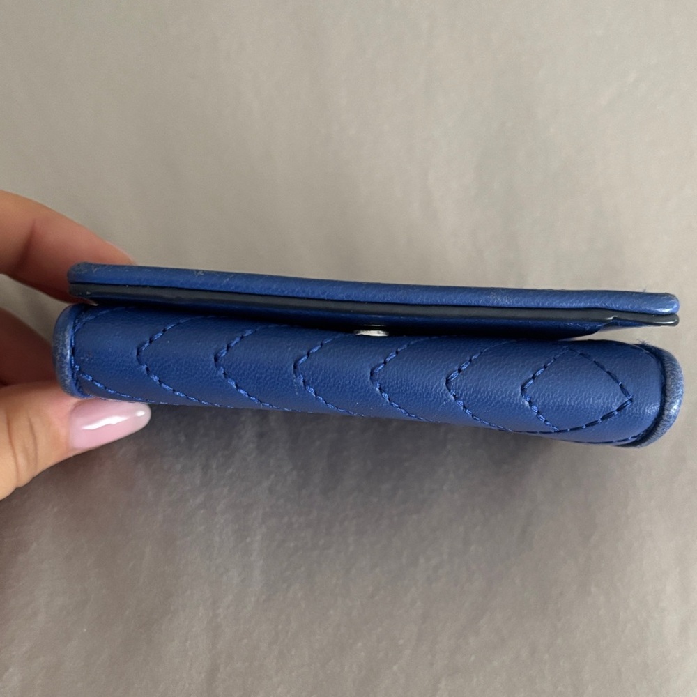Tory Burch Blue Quilted Card Wallet - Picture 5 of 5